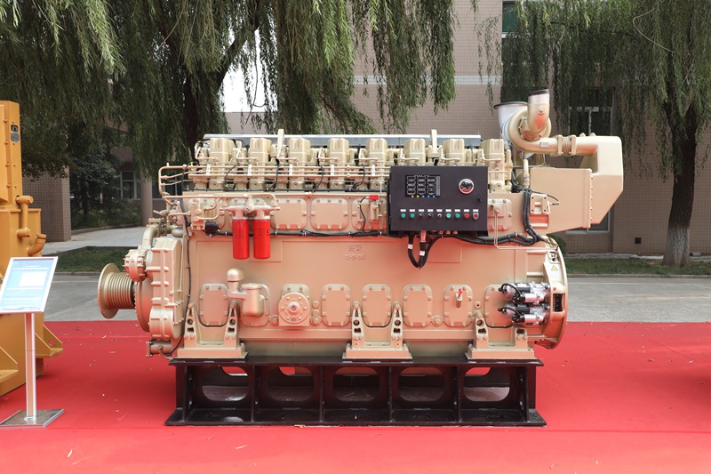 Động cơ diesel hàng hải dòng S8200