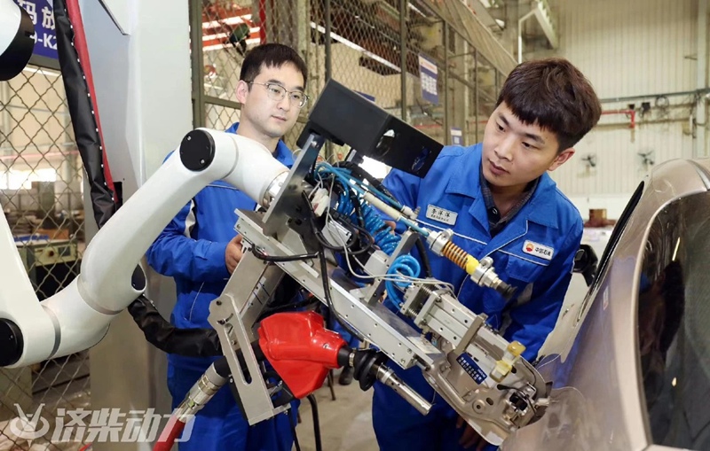 robot tiếp nhiên liệu 2
