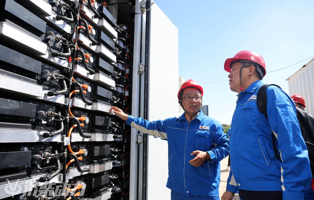 Hệ thống điện lai lưu trữ năng lượng và máy phát điện khí nứt vỡ nội địa đầu tiên Hệ thống điện lai lưu trữ năng lượng và máy phát điện khí nứt vỡ nội địa đầu tiên